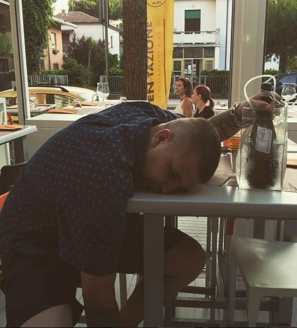 Баста. Неожиданно... устал, бедняга!